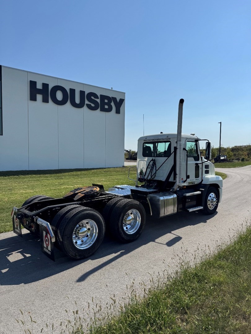 2022 MACK AN64T - USED TRUCKS DAY CAB - image 6